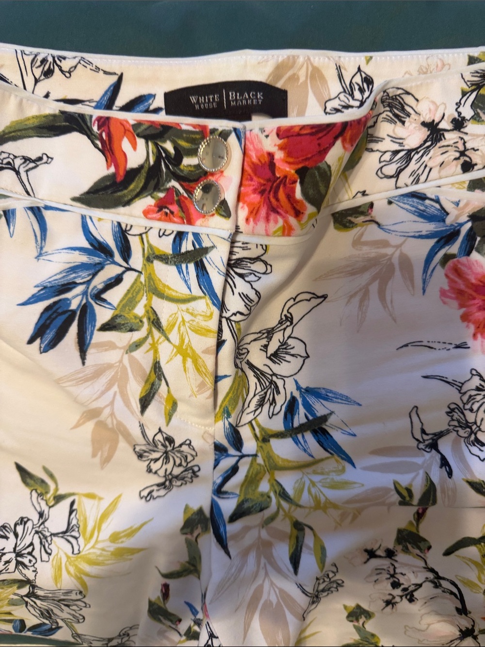 White House Black Market White Floral-Print Shorts Sz 0 EC